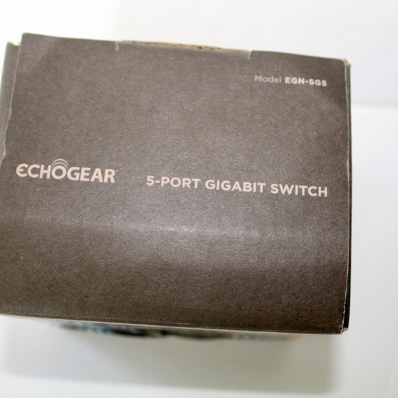 Expand your network's number of gigabit Ethernet ports with this unmanaged - Picture 3 of 8